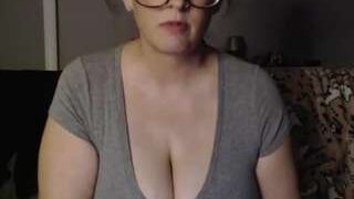 bustyhousewife