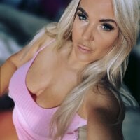 Bustyblondebabe32