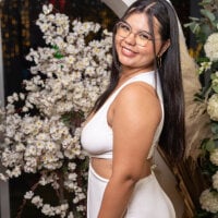 klhoe_boobs